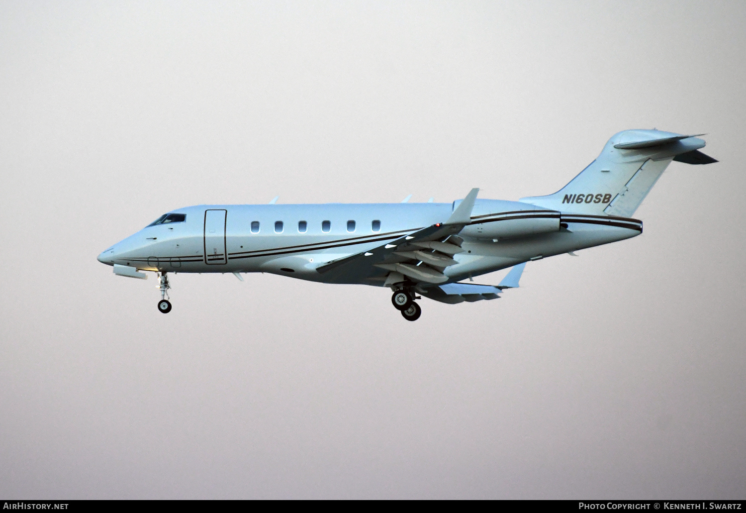 Aircraft Photo of N160SB | Bombardier Challenger 300 (BD-100-1A10) | AirHistory.net #433609