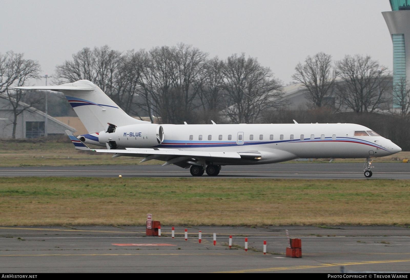 Aircraft Photo of M-BLUE | Bombardier Global 6000 (BD-700-1A10) | AirHistory.net #433760