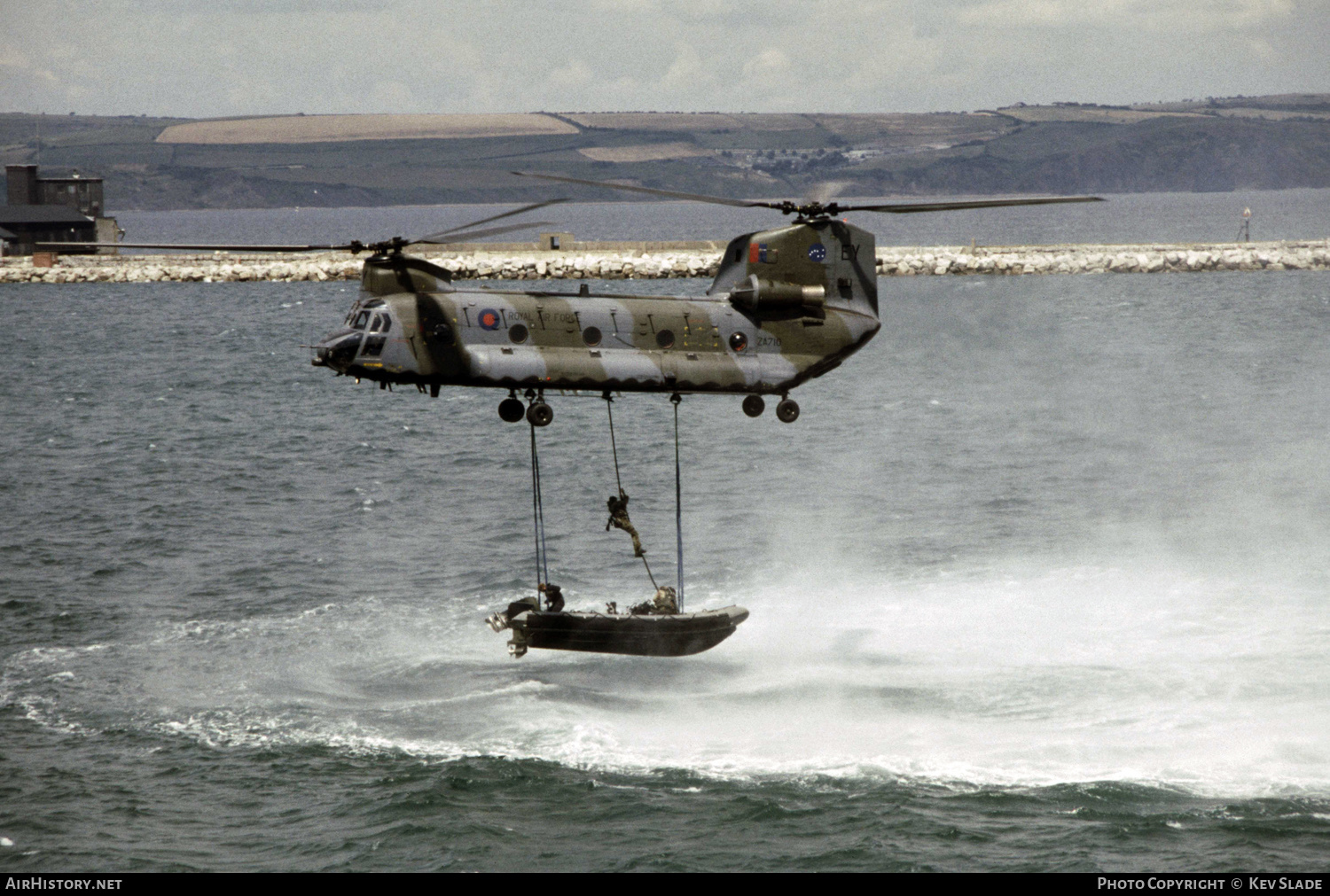 Aircraft Photo of ZA710 | Boeing Vertol Chinook HC1 (352) | UK - Air Force | AirHistory.net #434074