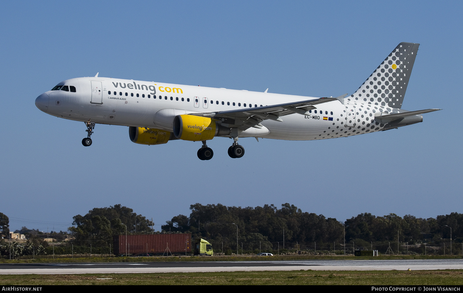 Aircraft Photo of EC-MBD | Airbus A320-214 | Vueling Airlines | AirHistory.net #434351