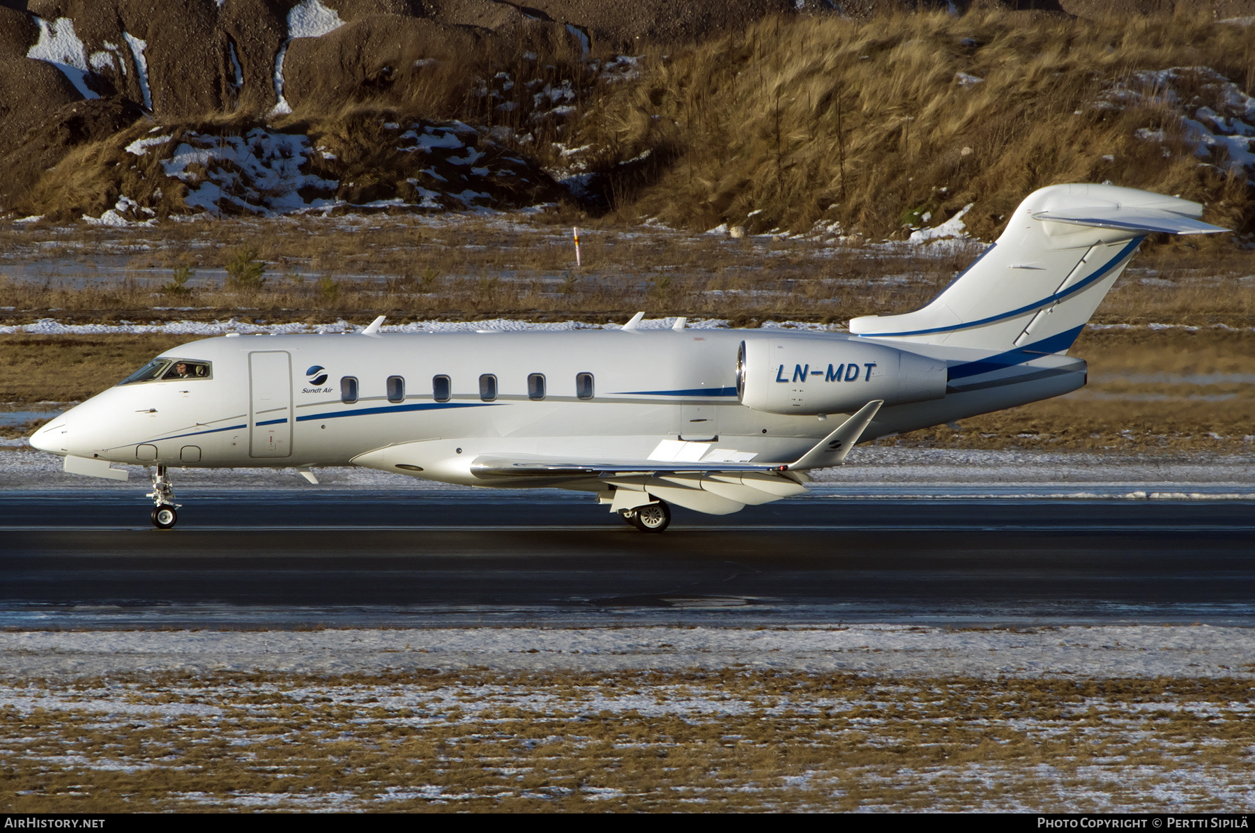 Aircraft Photo of LN-MDT | Bombardier Challenger 350 (BD-100-1A10) | Sundt Air | AirHistory.net #434405