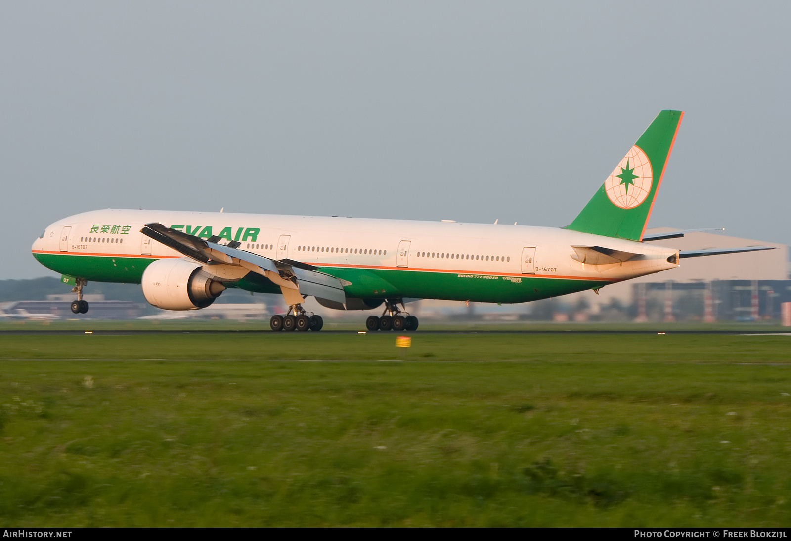 Aircraft Photo of B-16707 | Boeing 777-35E/ER | EVA Air | AirHistory.net #434543