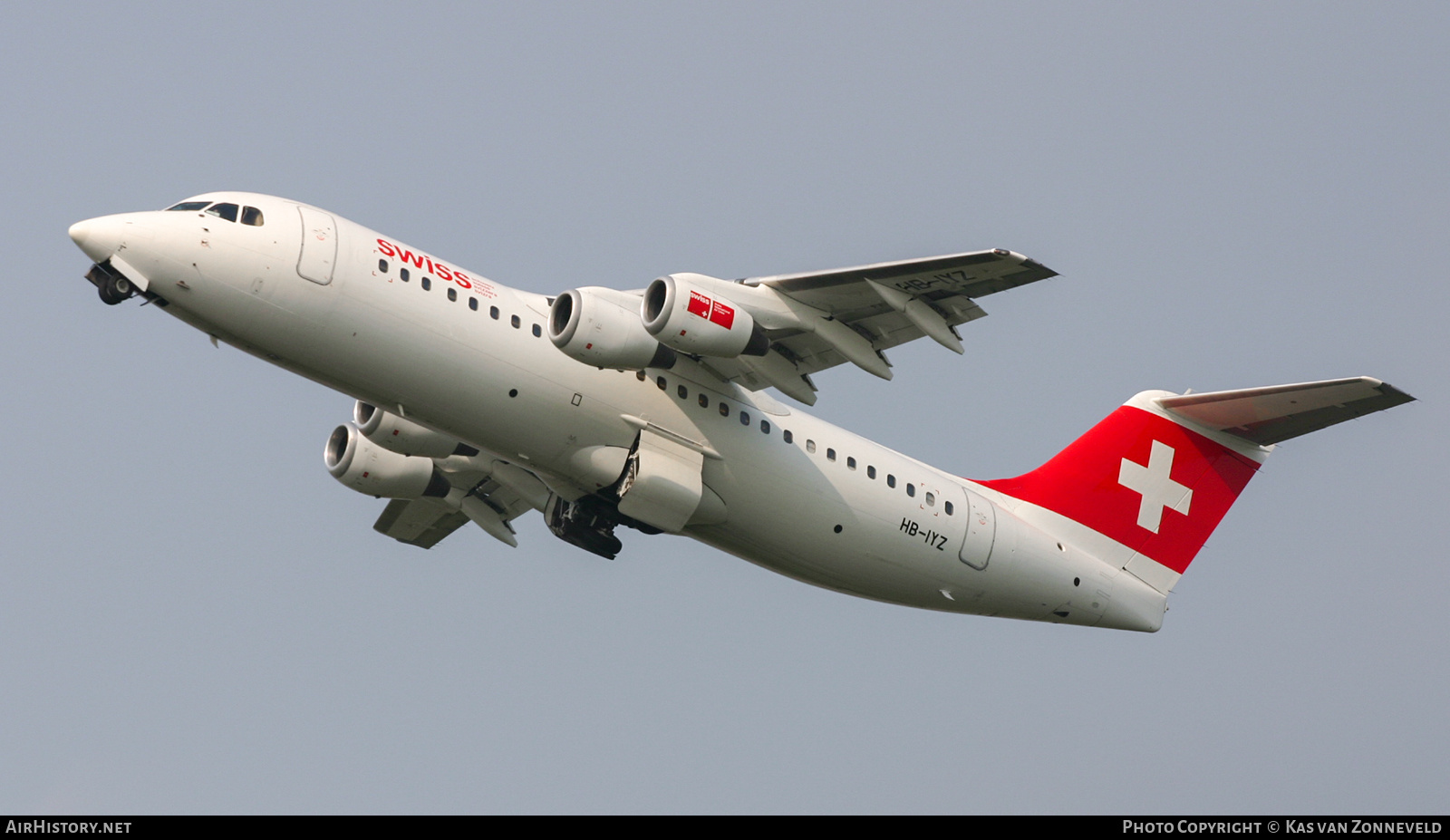 Aircraft Photo of HB-IYZ | British Aerospace Avro 146-RJ100 | Swiss International Air Lines | AirHistory.net #434719