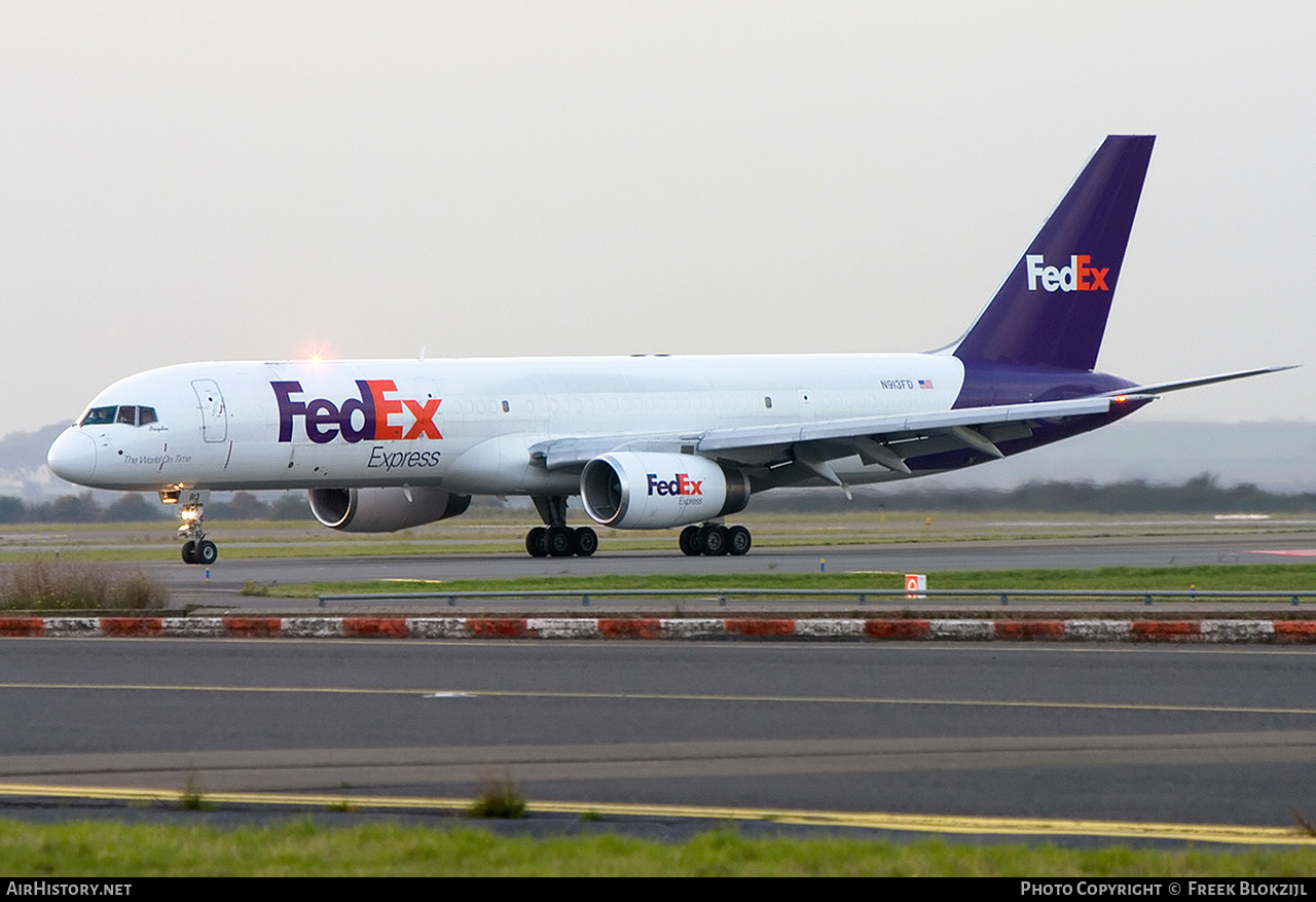 Aircraft Photo of N913FD | Boeing 757-28A(SF) | FedEx Express - Federal Express | AirHistory.net #435192
