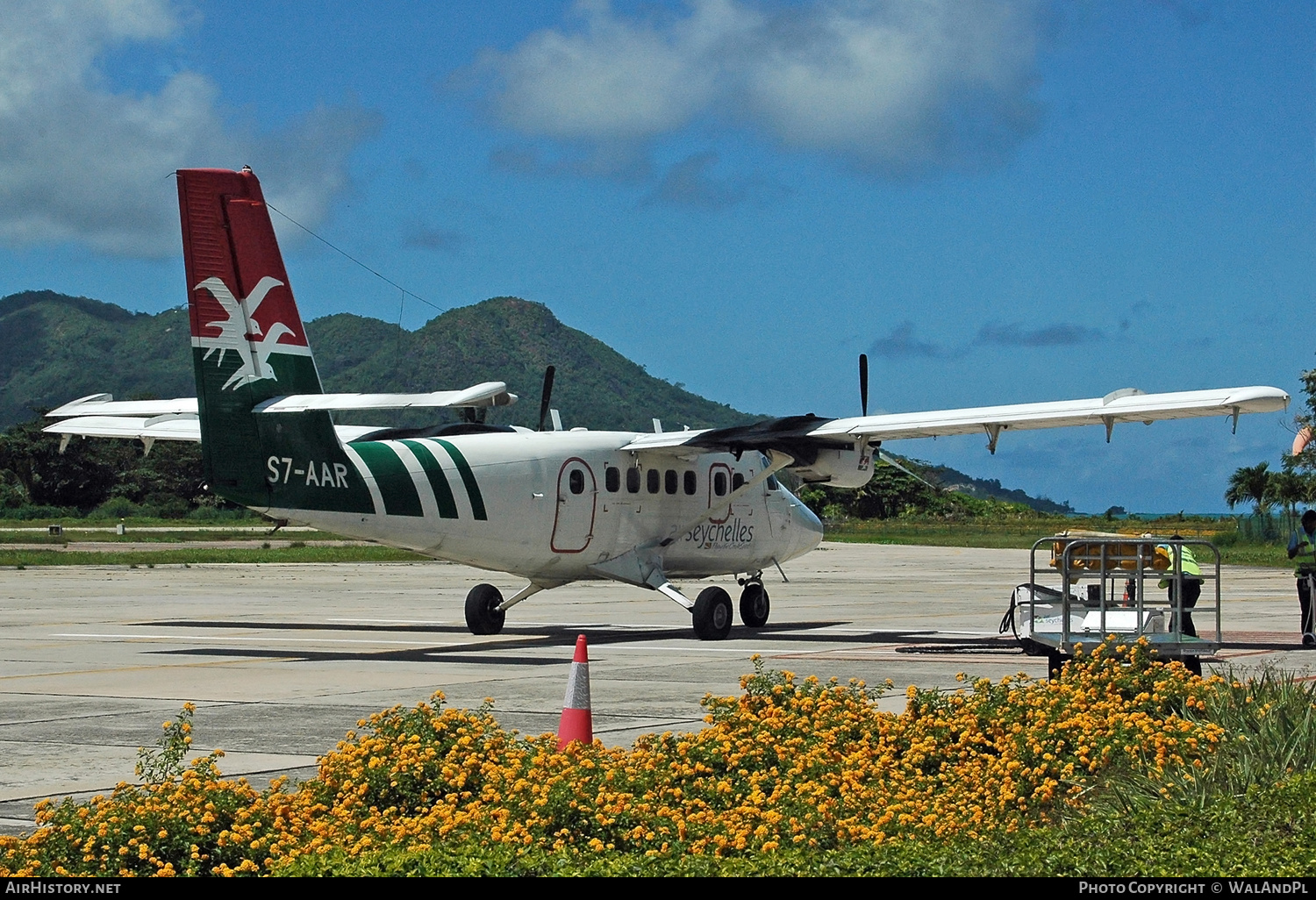 Aircraft Photo of S7-AAR | De Havilland Canada DHC-6-300 Twin Otter | Air Seychelles | AirHistory.net #435490