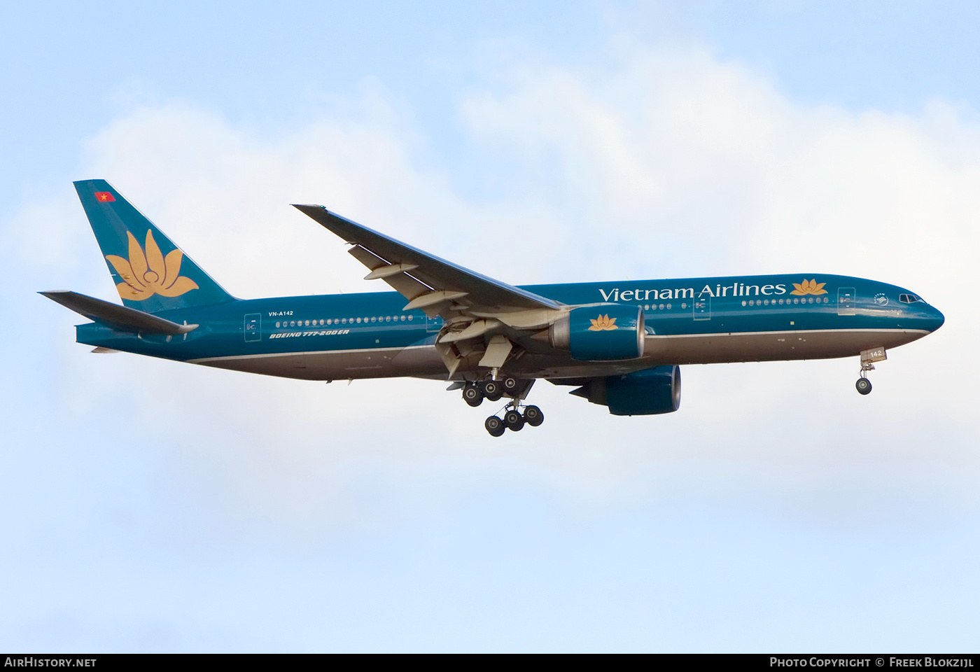Aircraft Photo of VN-A142 | Boeing 777-2Q8/ER | Vietnam Airlines | AirHistory.net #435558