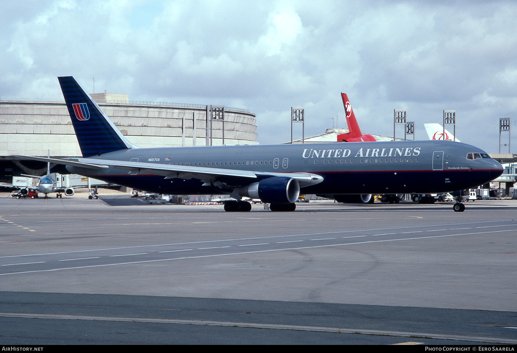 Aircraft Photo of N657UA | Boeing 767-322/ER | United Airlines | AirHistory.net #435745