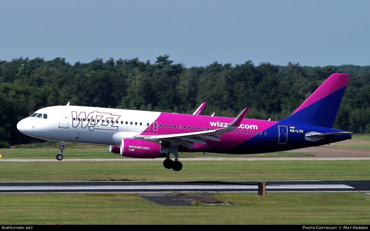 Aircraft Photo of HA-LYH | Airbus A320-232 | Wizz Air | AirHistory.net #435757