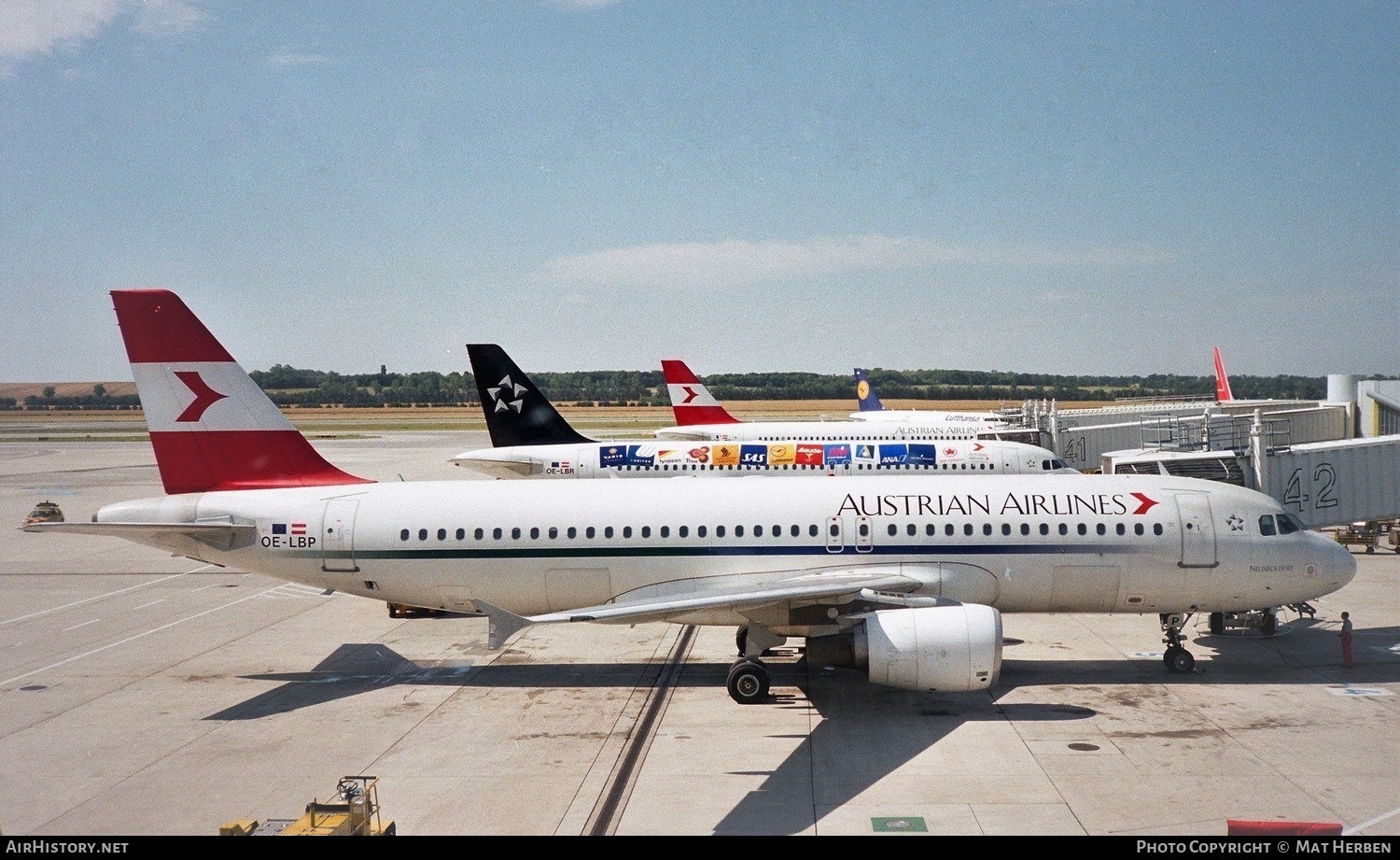 Aircraft Photo of OE-LBP | Airbus A320-214 | Austrian Airlines | AirHistory.net #435830