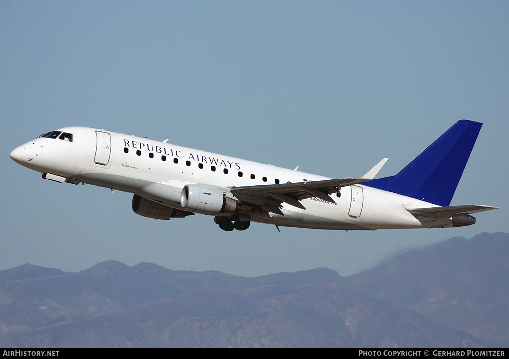 Aircraft Photo of N867RW | Embraer 170SU (ERJ-170-100SU) | Republic Airways | AirHistory.net #435856