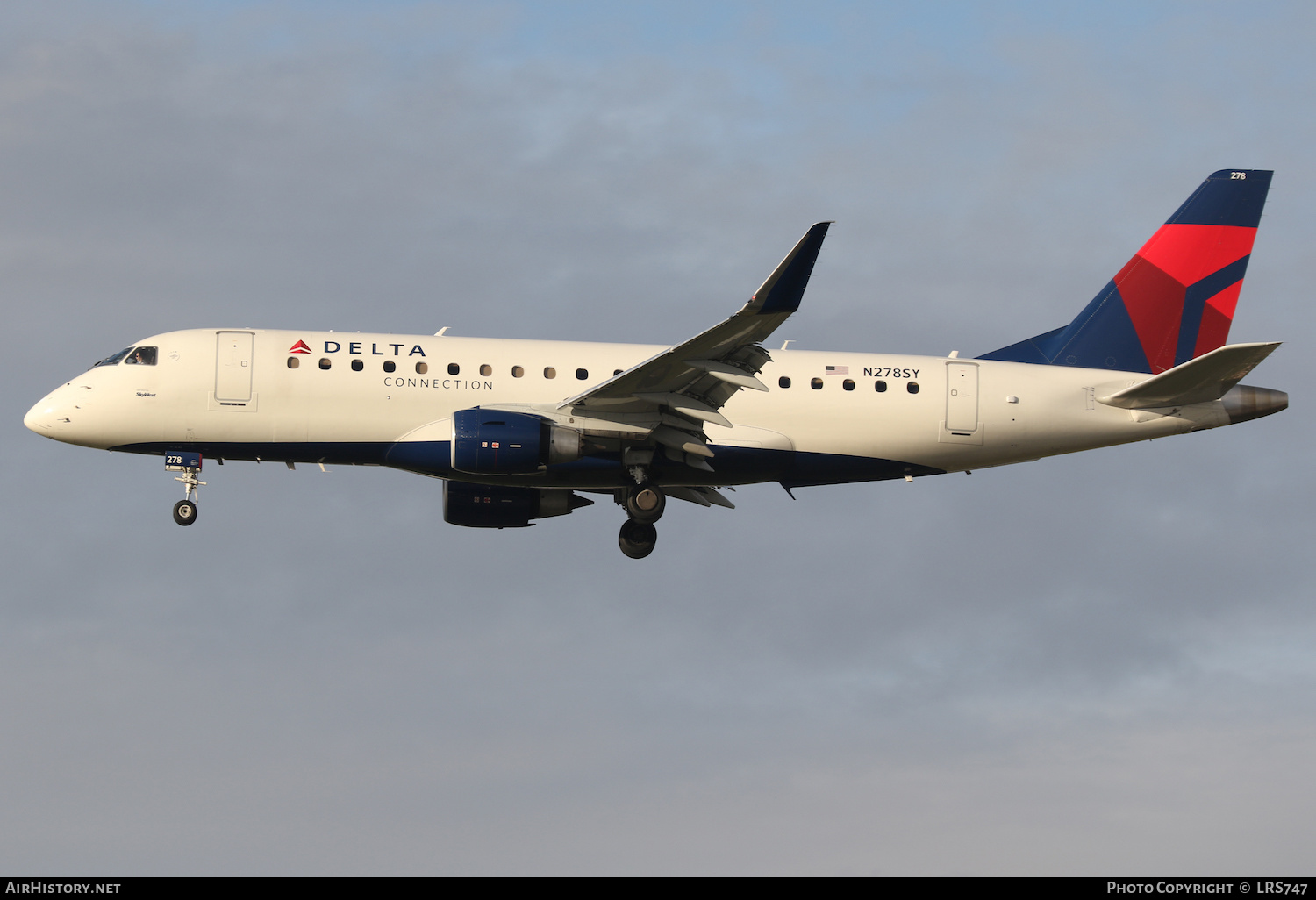 Aircraft Photo of N278SY | Embraer 175LR (ERJ-170-200LR) | Delta Connection | AirHistory.net #436228