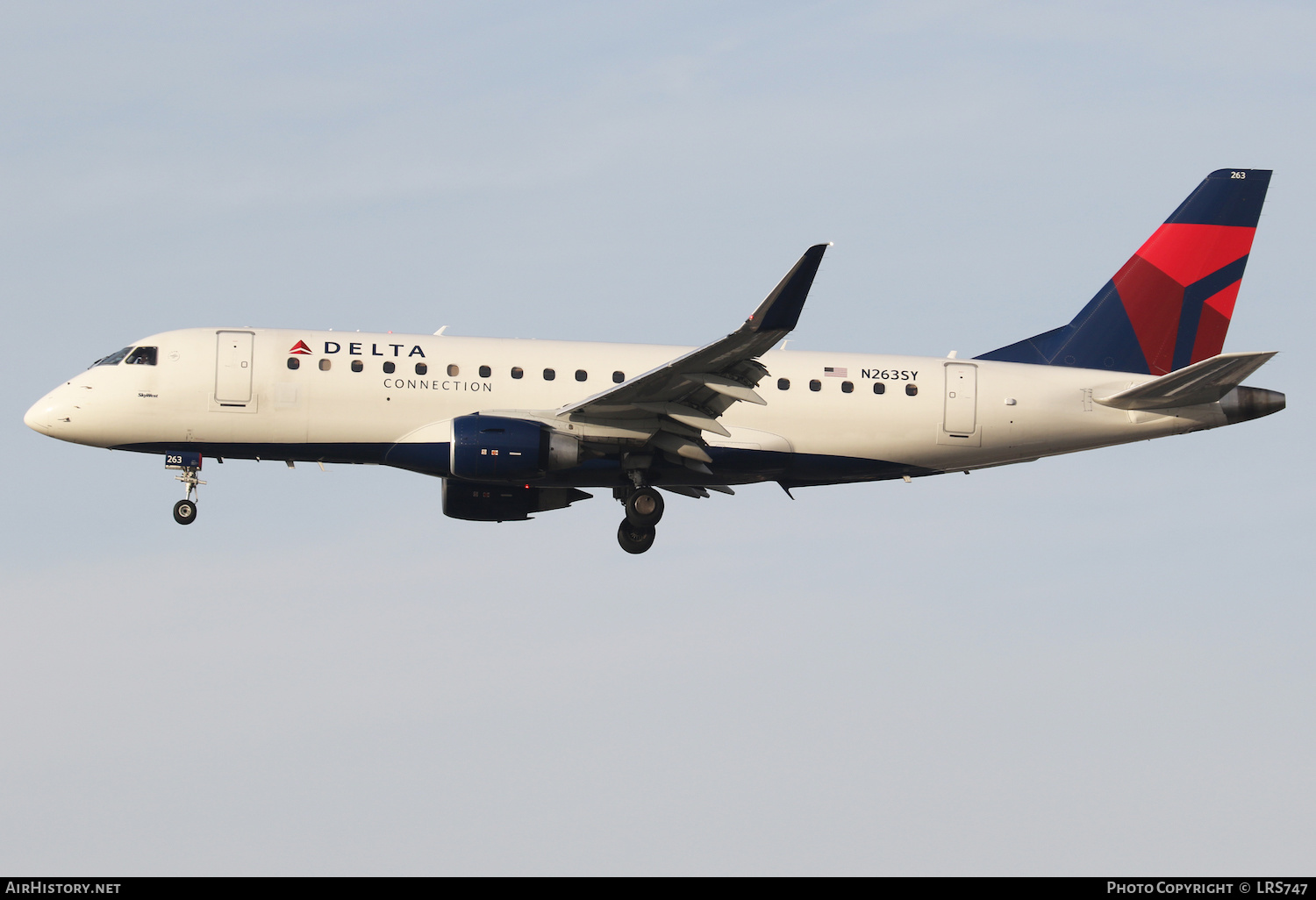 Aircraft Photo of N263SY | Embraer 175LL (ERJ-170-200LL) | Delta Connection | AirHistory.net #436310