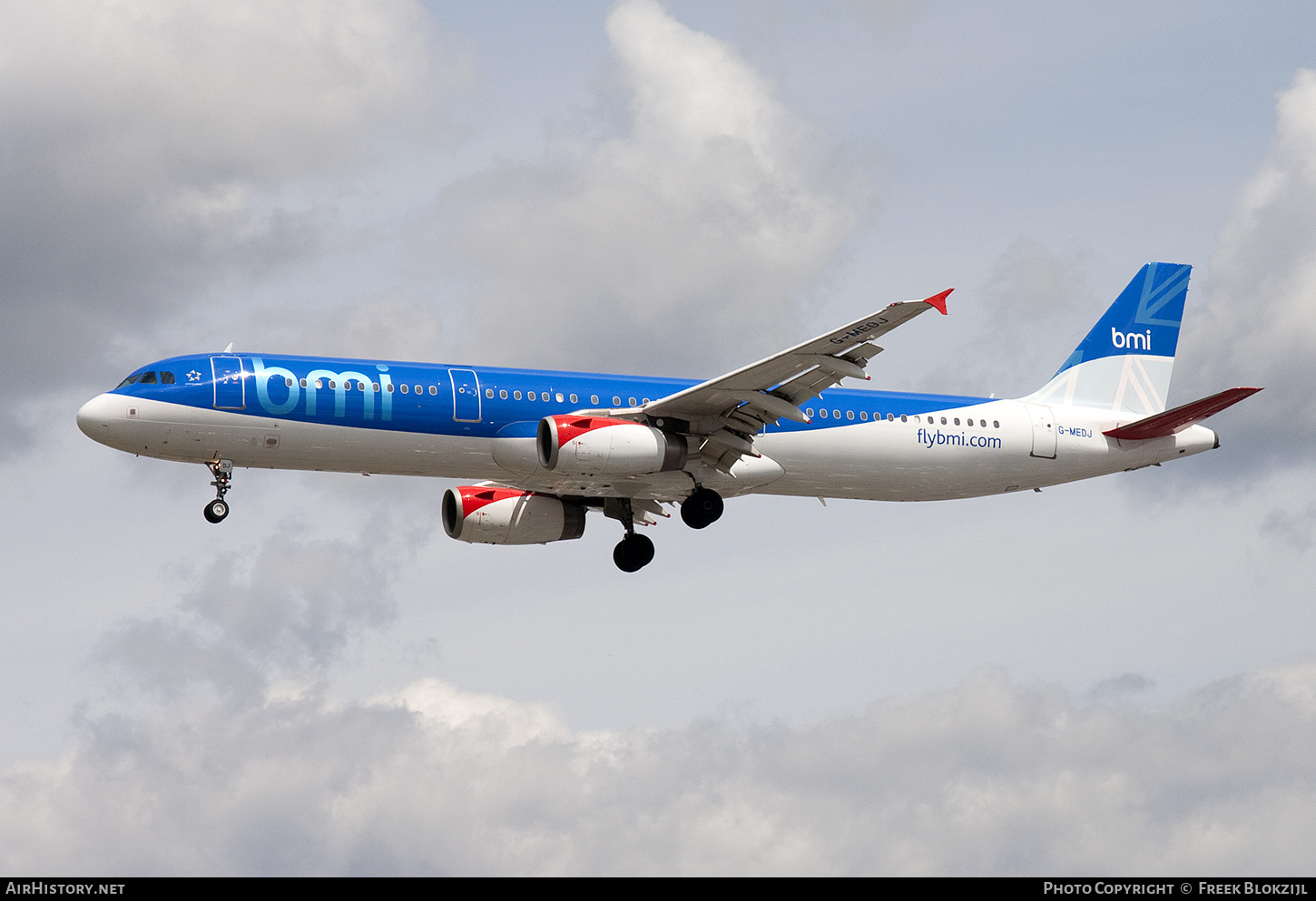 Aircraft Photo of G-MEDJ | Airbus A321-231 | BMI - British Midland International | AirHistory.net #436560