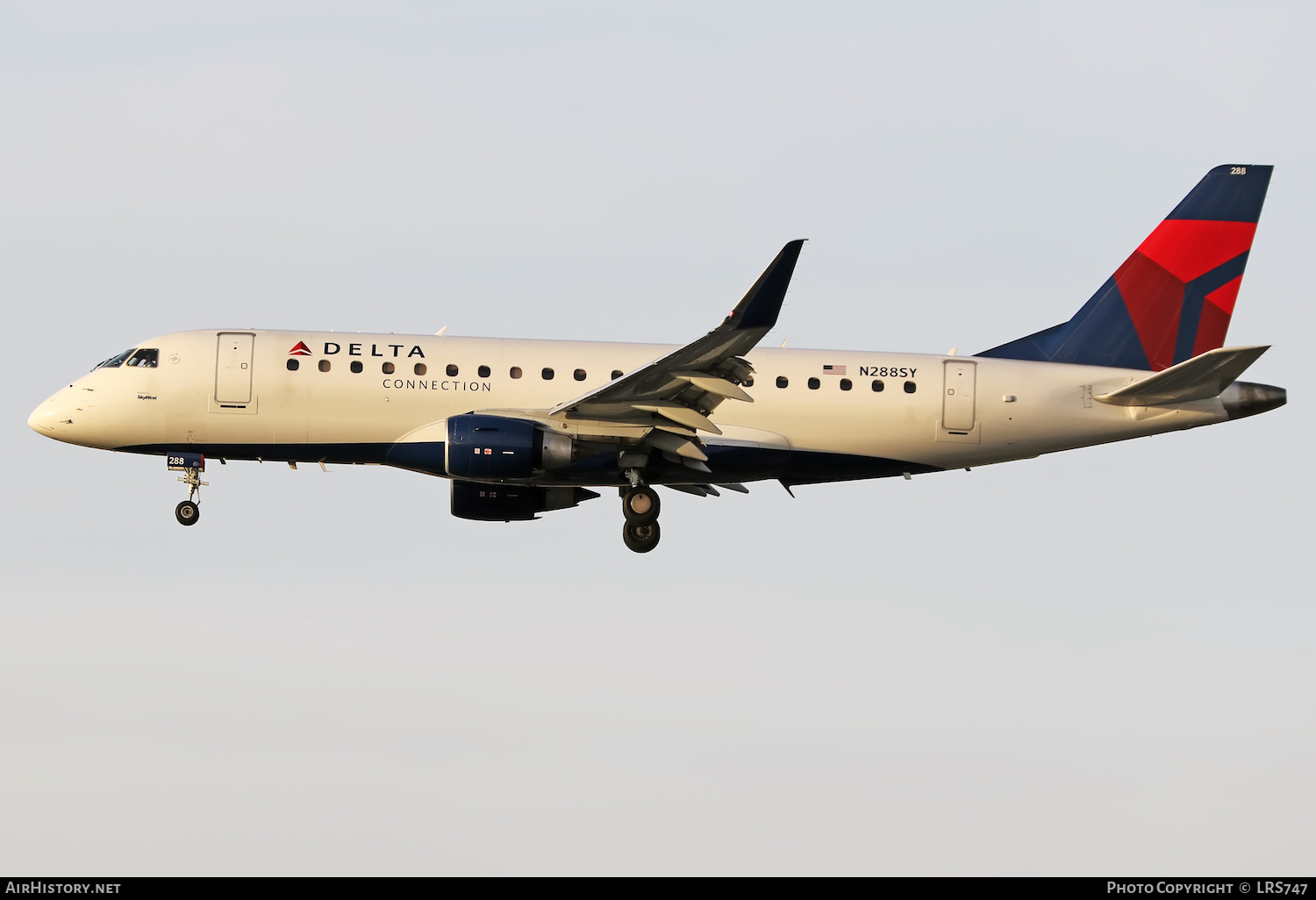 Aircraft Photo of N288SY | Embraer 175LL (ERJ-170-200LL) | Delta Connection | AirHistory.net #436769