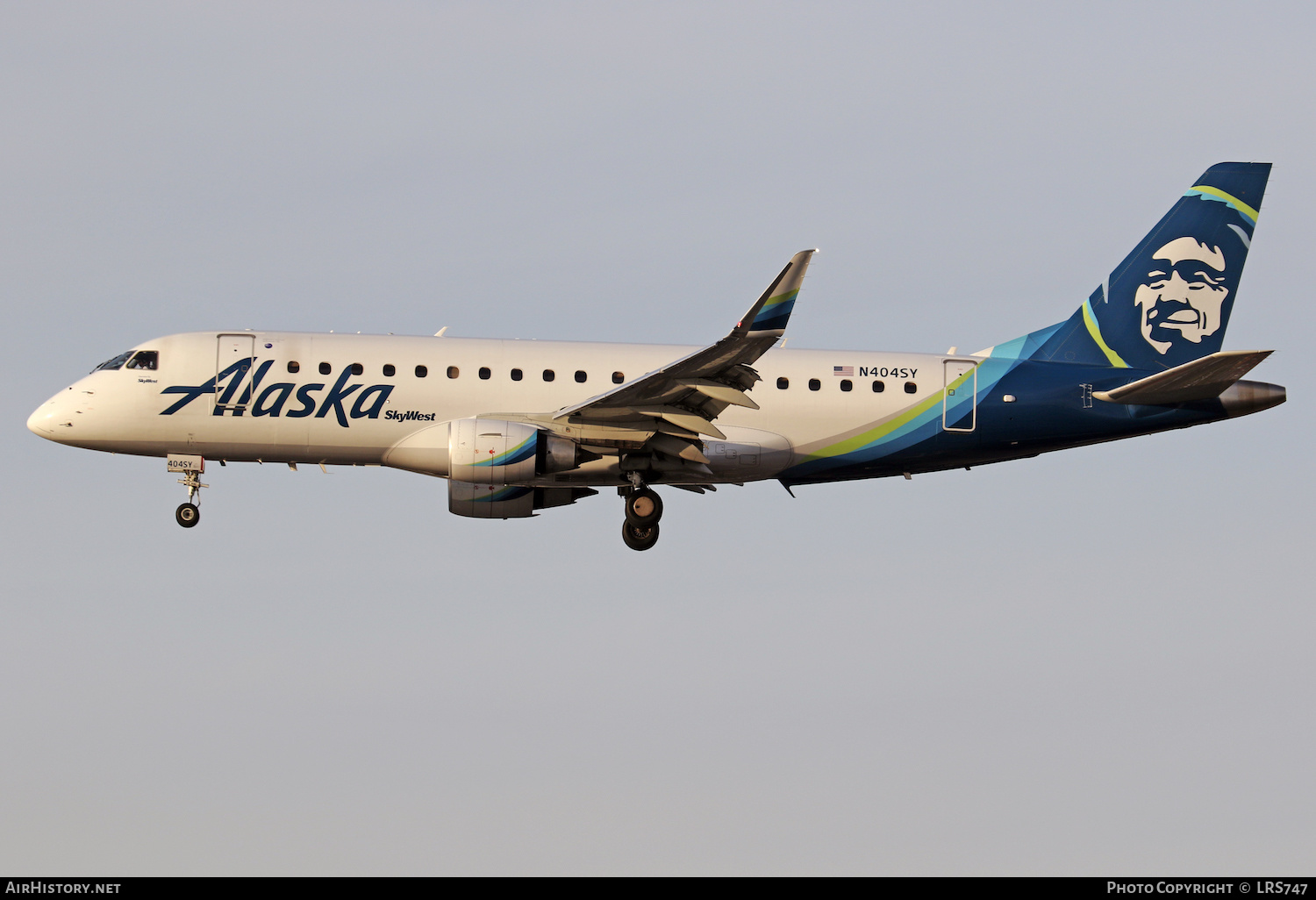 Aircraft Photo of N404SY | Embraer 175LR (ERJ-170-200LR) | Alaska Airlines | AirHistory.net #437131