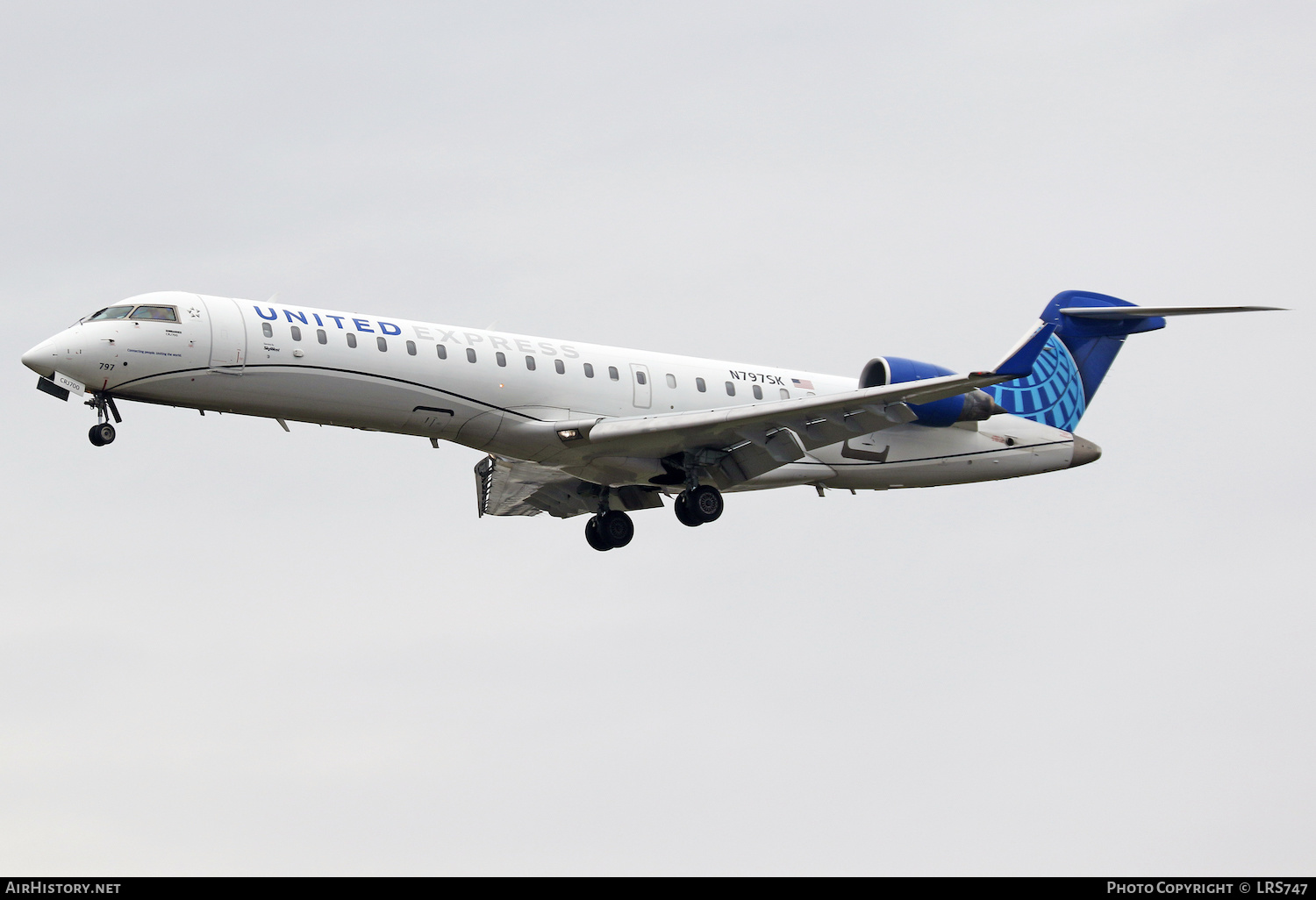 Aircraft Photo of N797SK | Bombardier CRJ-701ER (CL-600-2C10) | United Express | AirHistory.net #437135