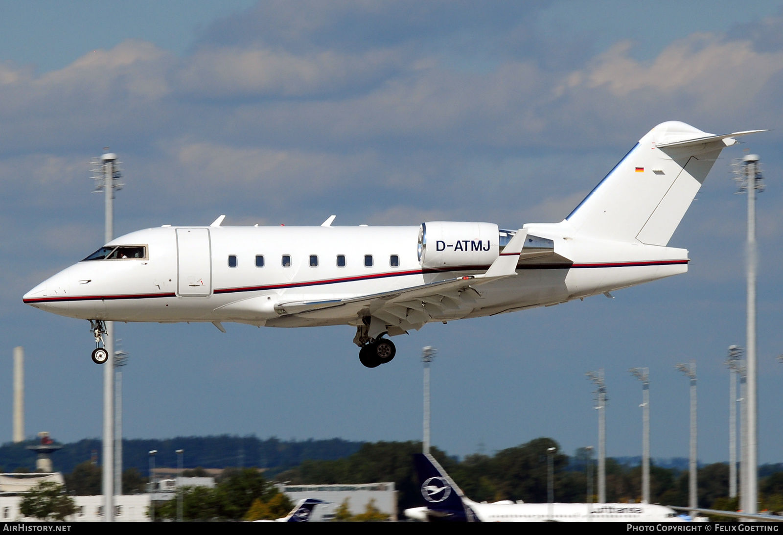 Aircraft Photo of D-ATMJ | Bombardier Challenger 604 (CL-600-2B16) | AirHistory.net #437153