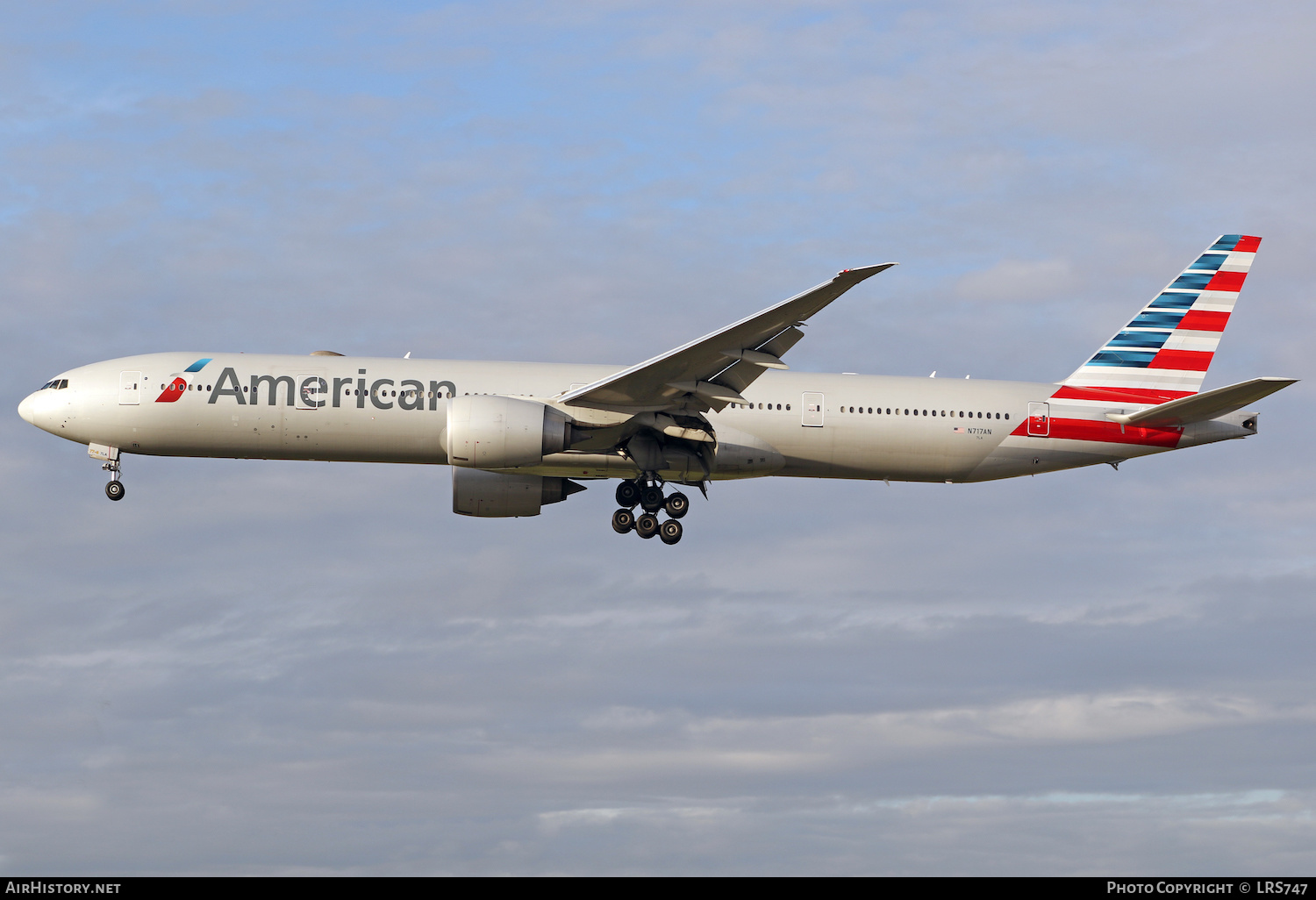 Aircraft Photo of N717AN | Boeing 777-323/ER | American Airlines | AirHistory.net #437417