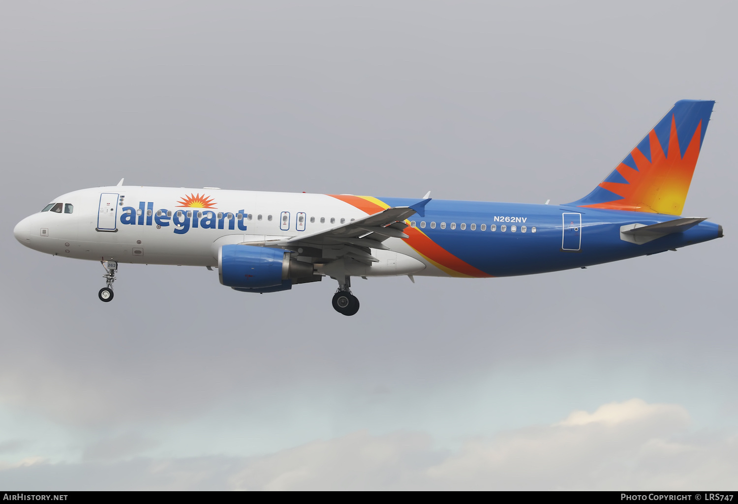 Aircraft Photo of N262NV | Airbus A320-214 | Allegiant Air | AirHistory.net #437419