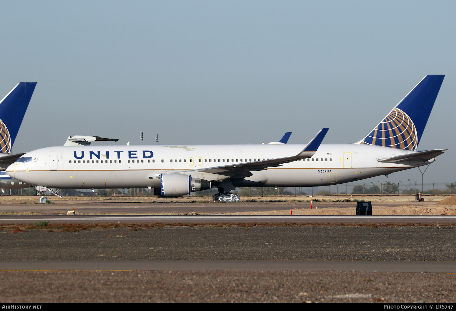 Aircraft Photo of N657UA | Boeing 767-322/ER | United Airlines | AirHistory.net #437448