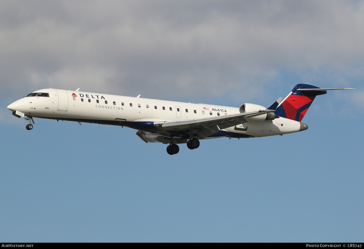 Aircraft Photo of N641CA | Bombardier CRJ-701ER (CL-600-2C10) | Delta Connection | AirHistory.net #437505