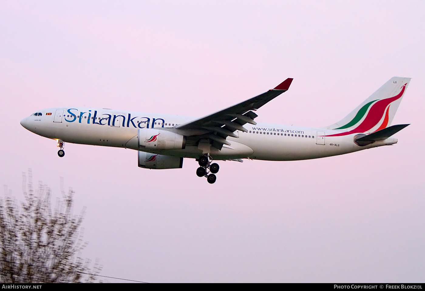 Aircraft Photo of 4R-ALG | Airbus A330-243 | SriLankan Airlines | AirHistory.net #437607