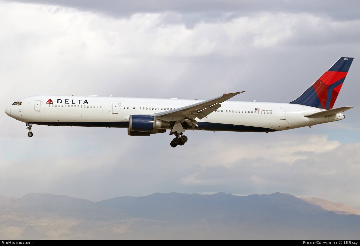 Aircraft Photo of N825MH | Boeing 767-432/ER | Delta Air Lines | AirHistory.net #437816