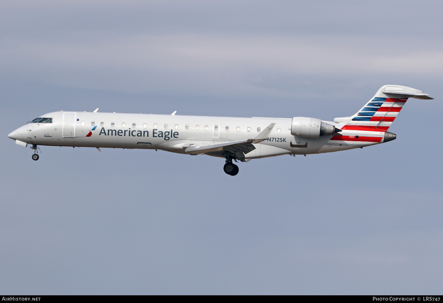 Aircraft Photo of N712SK | Bombardier CRJ-701ER (CL-600-2C10) | American Eagle | AirHistory.net #437827