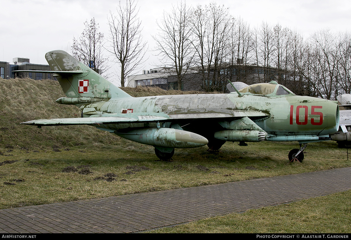Aircraft Photo of 105 | PZL-Mielec Lim-6bis | Poland - Air Force | AirHistory.net #437948