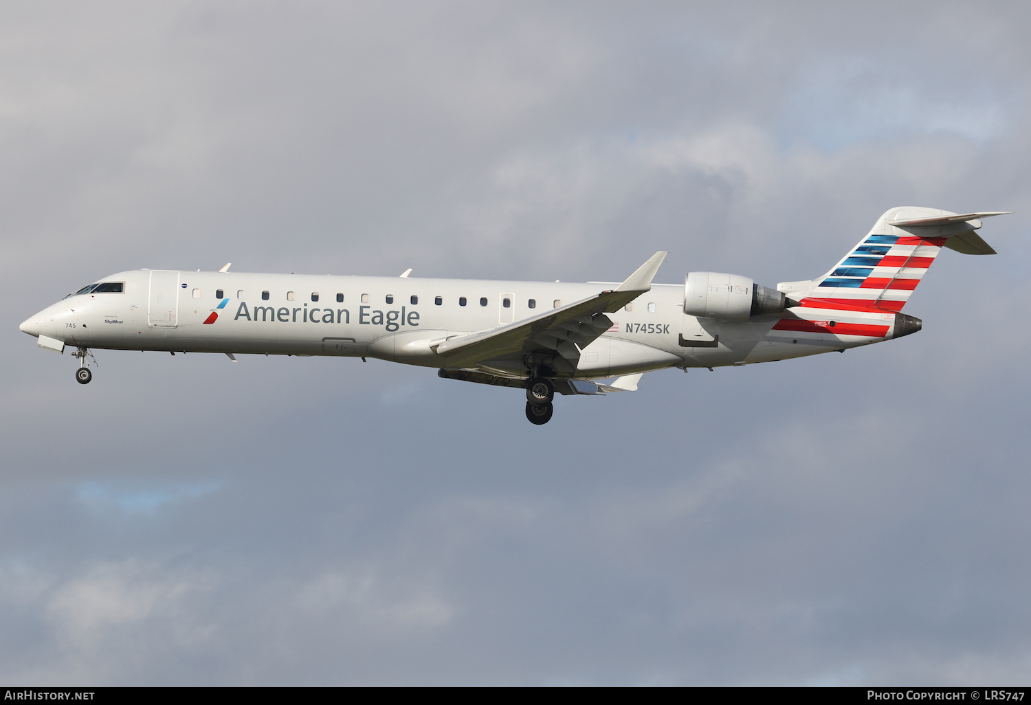 Aircraft Photo of N745SK | Bombardier CRJ-701ER (CL-600-2C10) | American Eagle | AirHistory.net #438044