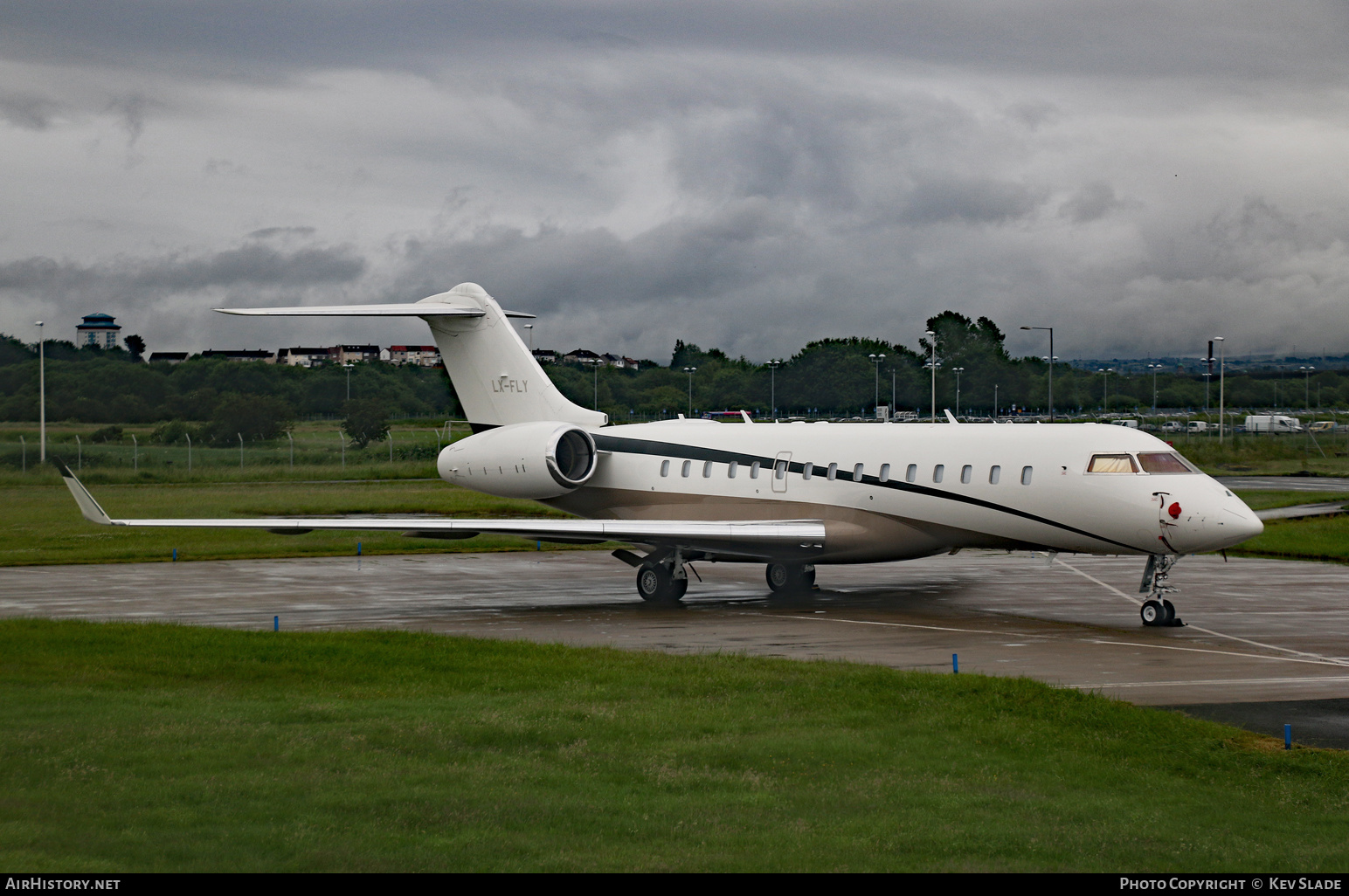 Aircraft Photo of LX-FLY | Bombardier Global Express (BD-700-1A10) | AirHistory.net #438275