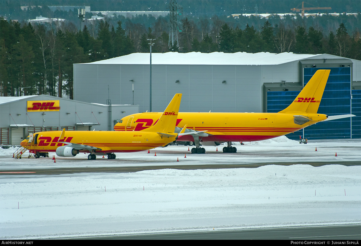 Aircraft Photo of EC-IXO | Boeing 737-883(BDSF) | DHL Air | AirHistory.net #438356