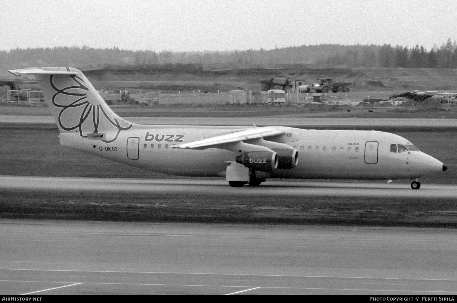 Aircraft Photo of G-UKAC | British Aerospace BAe-146-300 | Buzz | AirHistory.net #438385