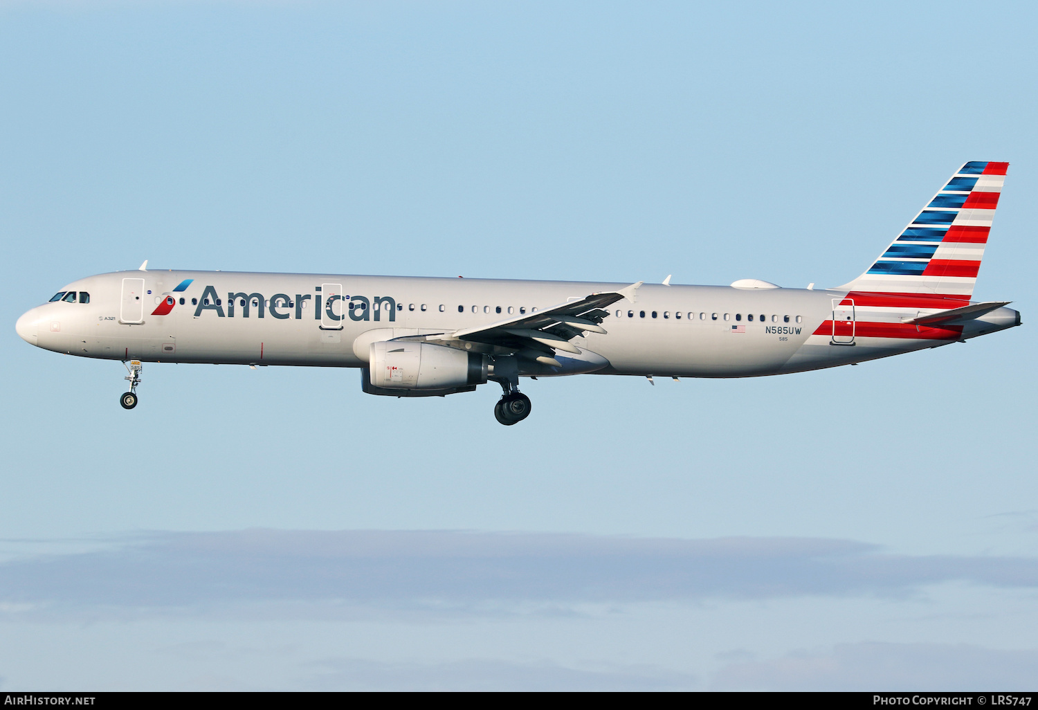 Aircraft Photo of N585UW | Airbus A321-231 | American Airlines | AirHistory.net #438386