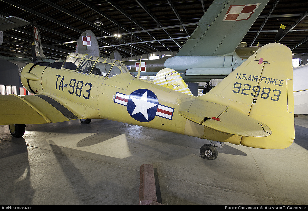 Aircraft Photo of 49-2983 / 92983 | North American T-6G Texan | USA - Air Force | AirHistory.net #438465