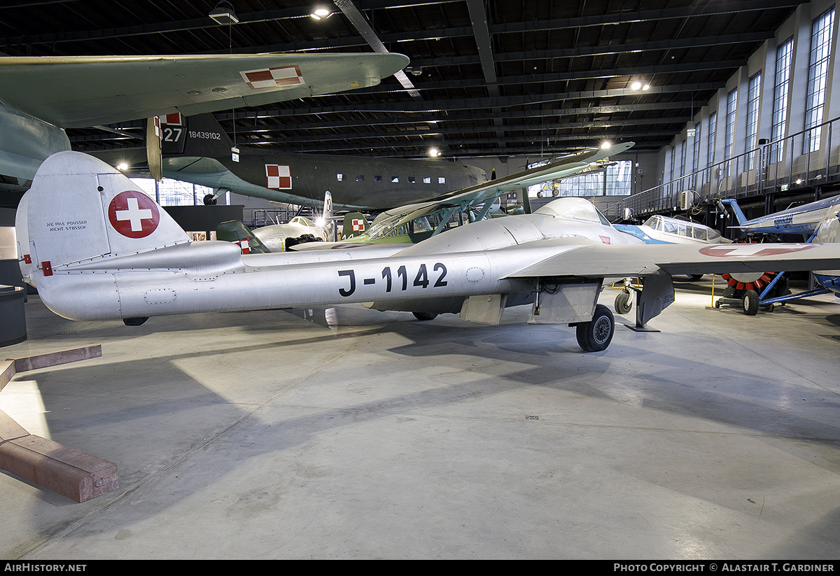 Aircraft Photo of J-1142 | De Havilland D.H. 100 Vampire FB6 | Switzerland - Air Force | AirHistory.net #438474