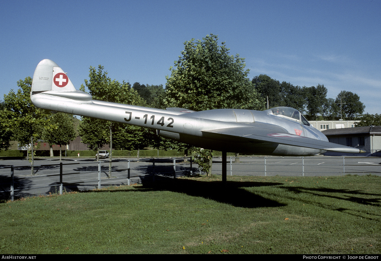 Aircraft Photo of J-1142 | De Havilland D.H. 100 Vampire FB6 | Switzerland - Air Force | AirHistory.net #438494