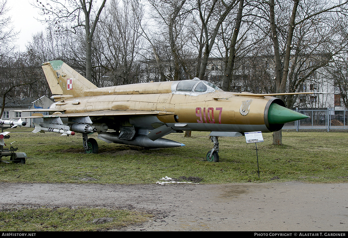 Aircraft Photo of 9107 | Mikoyan-Gurevich MiG-21MF | Poland - Air Force | AirHistory.net #438551
