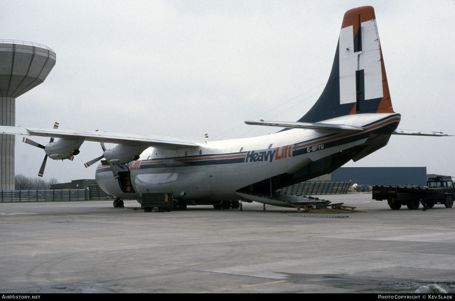 Aircraft Photo of G-BFYU | Short SC.5 Belfast C1 | HeavyLift Cargo Airlines | AirHistory.net #438584