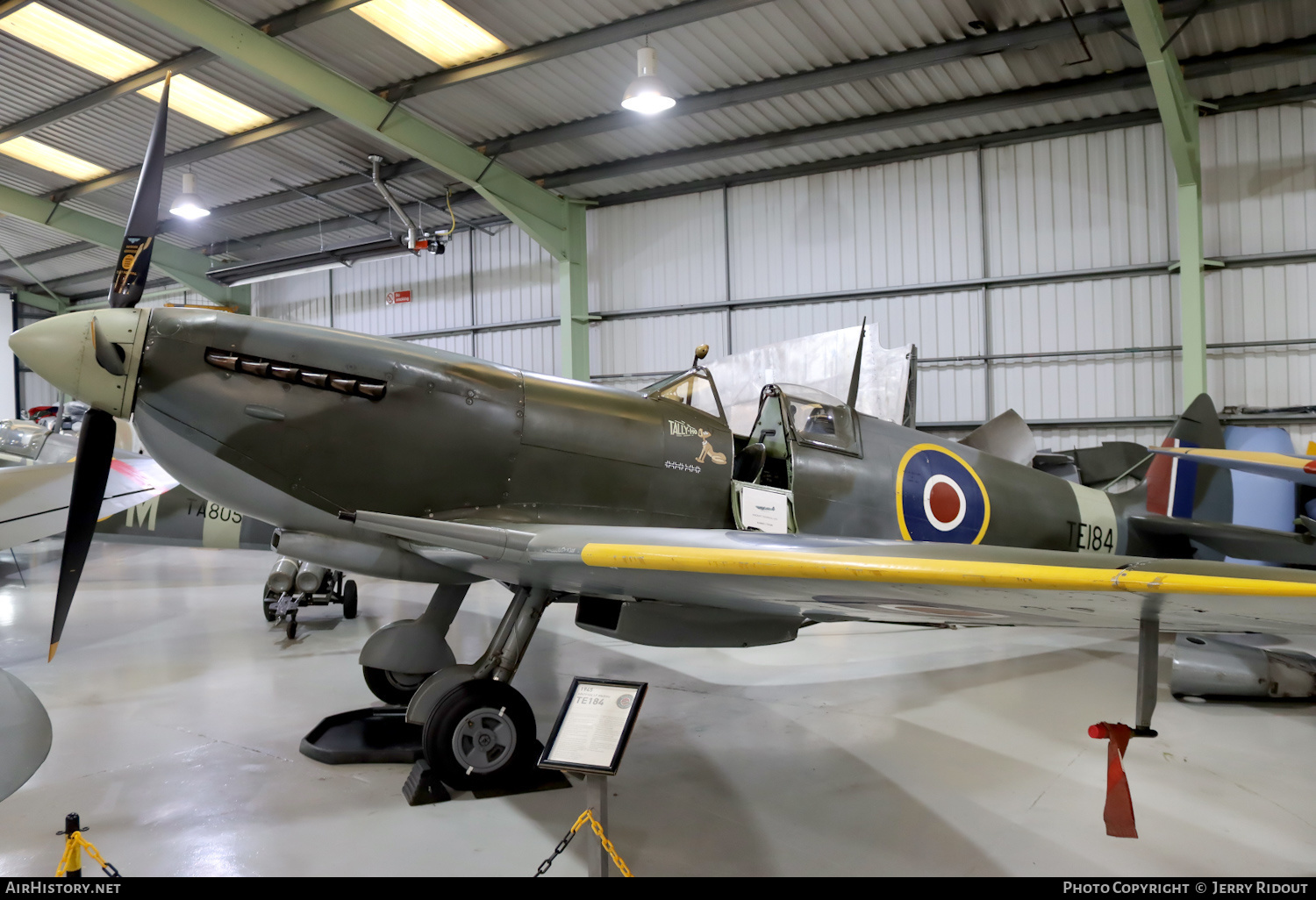 Aircraft Photo of G-MXVI / TE184 | Supermarine 361 Spitfire LF16E | UK - Air Force | AirHistory.net #438761