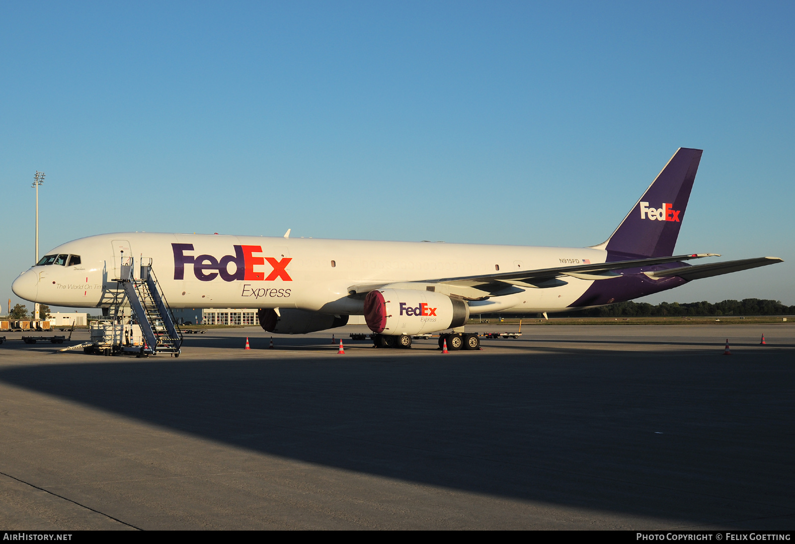 Aircraft Photo of N915FD | Boeing 757-236/SF | FedEx Express - Federal Express | AirHistory.net #438828