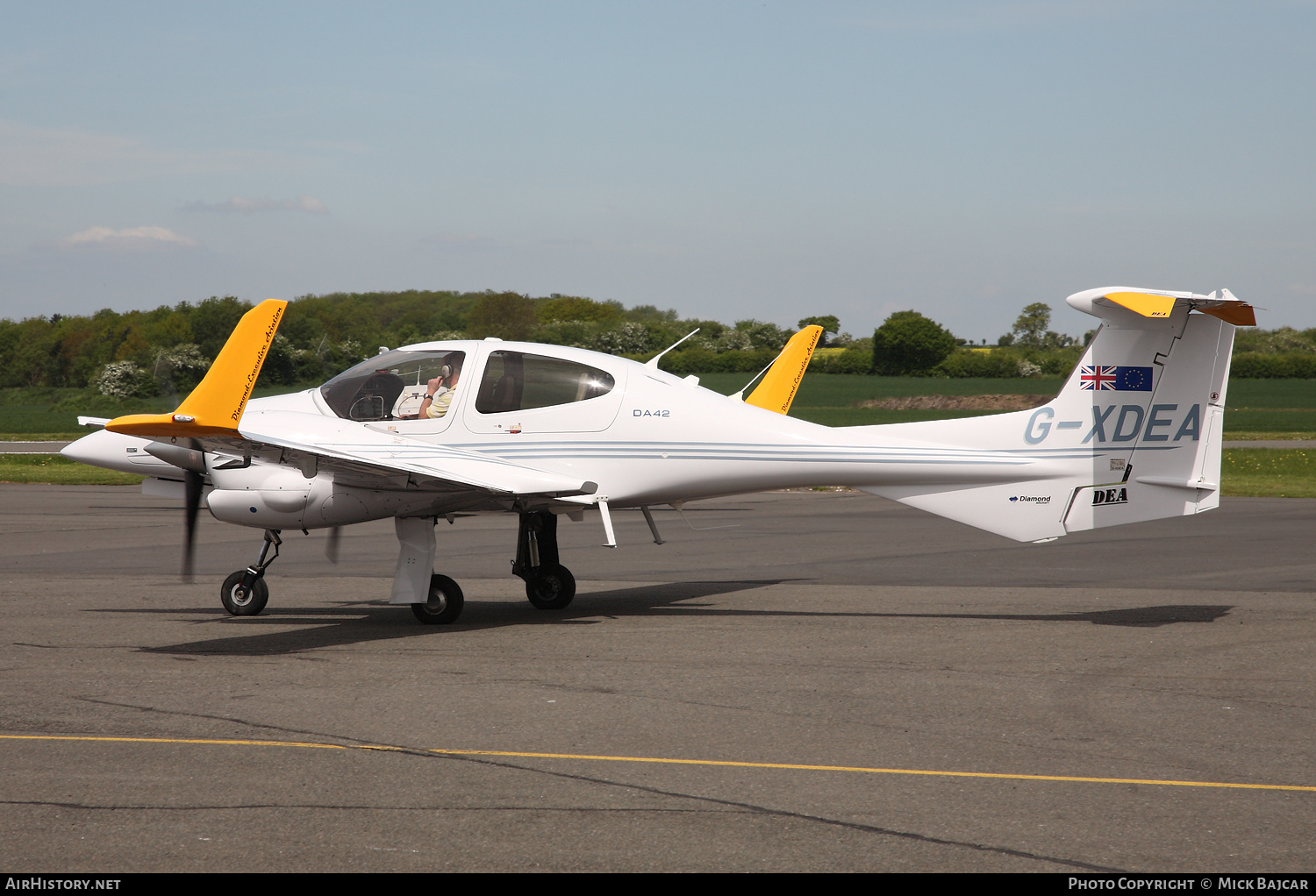 Aircraft Photo of G-XDEA | Diamond DA42 Twin Star | DEA - Diamond Executive Aviation | AirHistory.net #438902