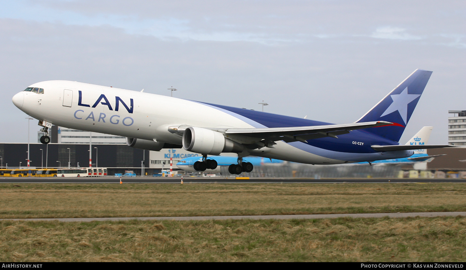 Aircraft Photo of CC-CZY | Boeing 767-316F/ER | LAN Cargo | AirHistory.net #439029