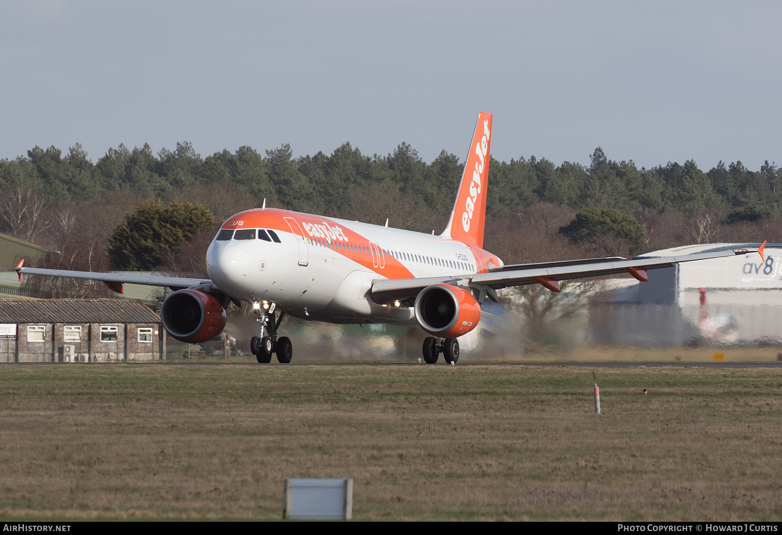 Aircraft Photo of G-EZUS | Airbus A320-214 | EasyJet | AirHistory.net #439056