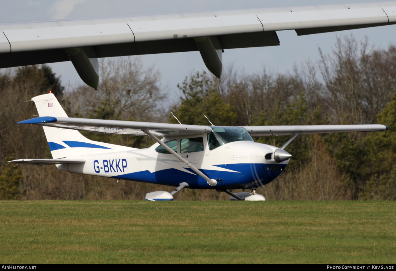 Aircraft Photo of G-BKKP | Cessna 182R Skylane | AirHistory.net #439578