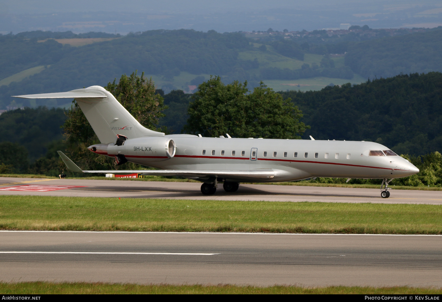 Aircraft Photo of 9H-LXX | Bombardier Global Express XRS (BD-700-1A10) | VistaJet | AirHistory.net #439588