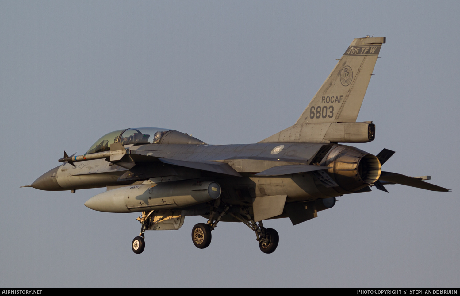 Aircraft Photo of 6803 | General Dynamics F-16B Fighting Falcon | Taiwan - Air Force | AirHistory.net #439859