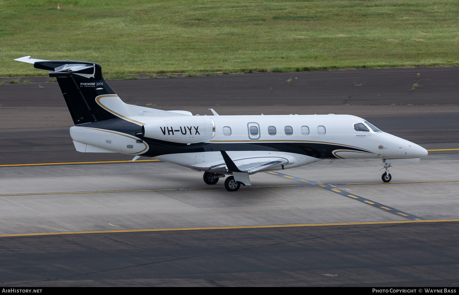 Aircraft Photo of VH-UYX | Embraer EMB-505 Phenom 300E | AirHistory.net #439930