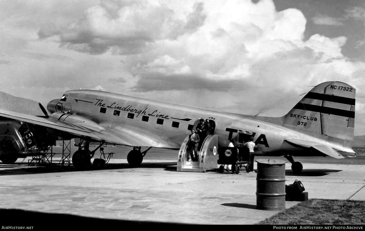 Aircraft Photo of NC17322 | Douglas DC-3-209 | TWA - Transcontinental and Western Air | AirHistory.net #439945