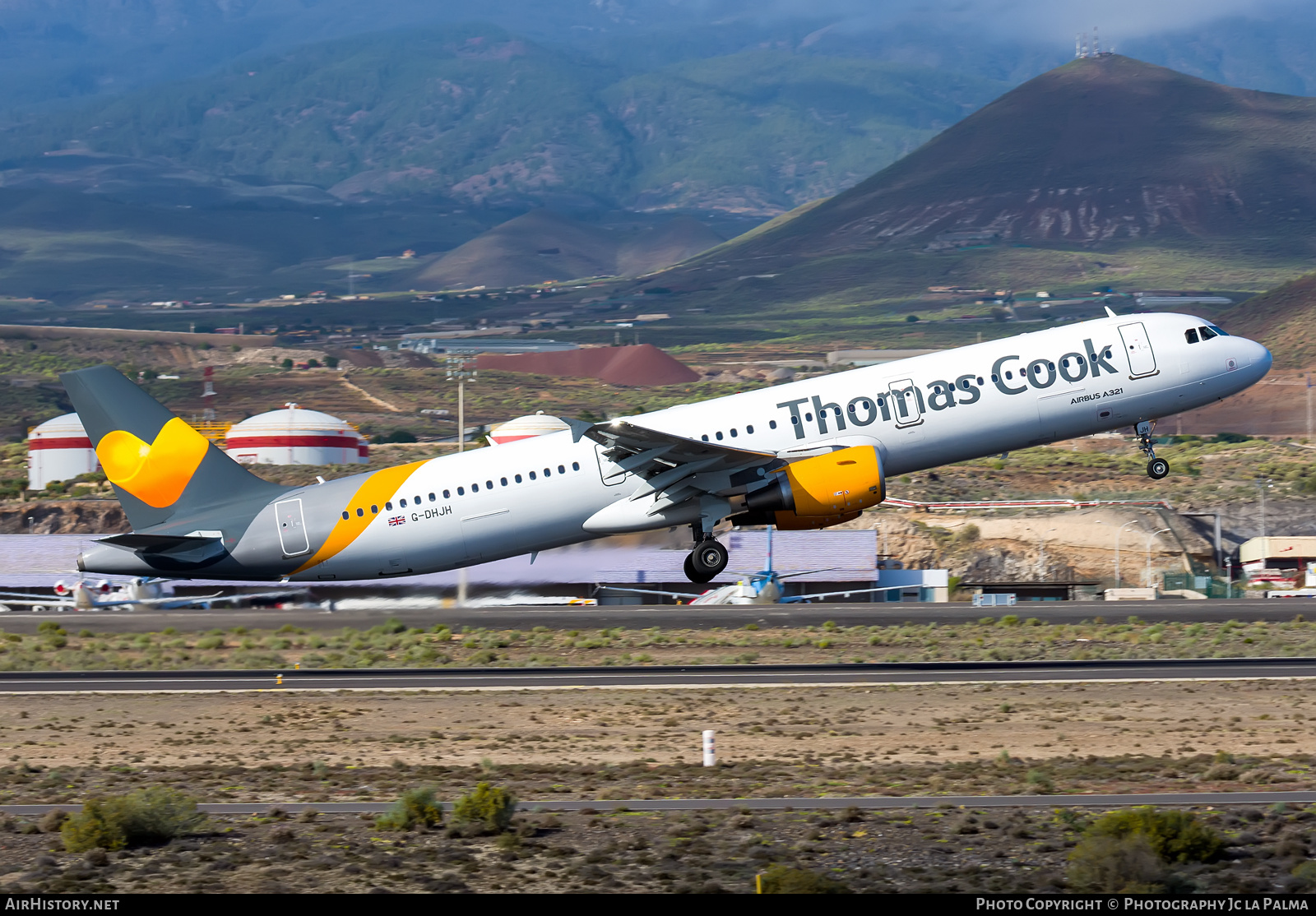 Aircraft Photo of G-DHJH | Airbus A321-211 | Thomas Cook Airlines | AirHistory.net #439975